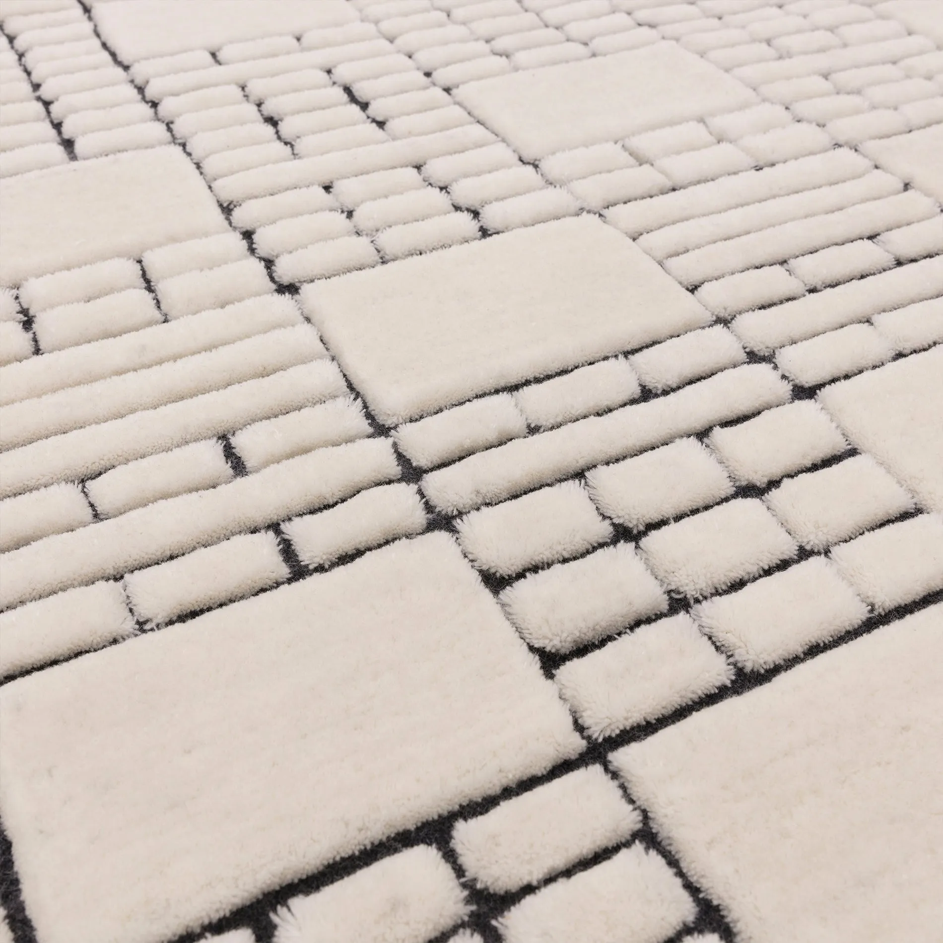Barbican Hand Tufted Wool Rug - Cream & Black