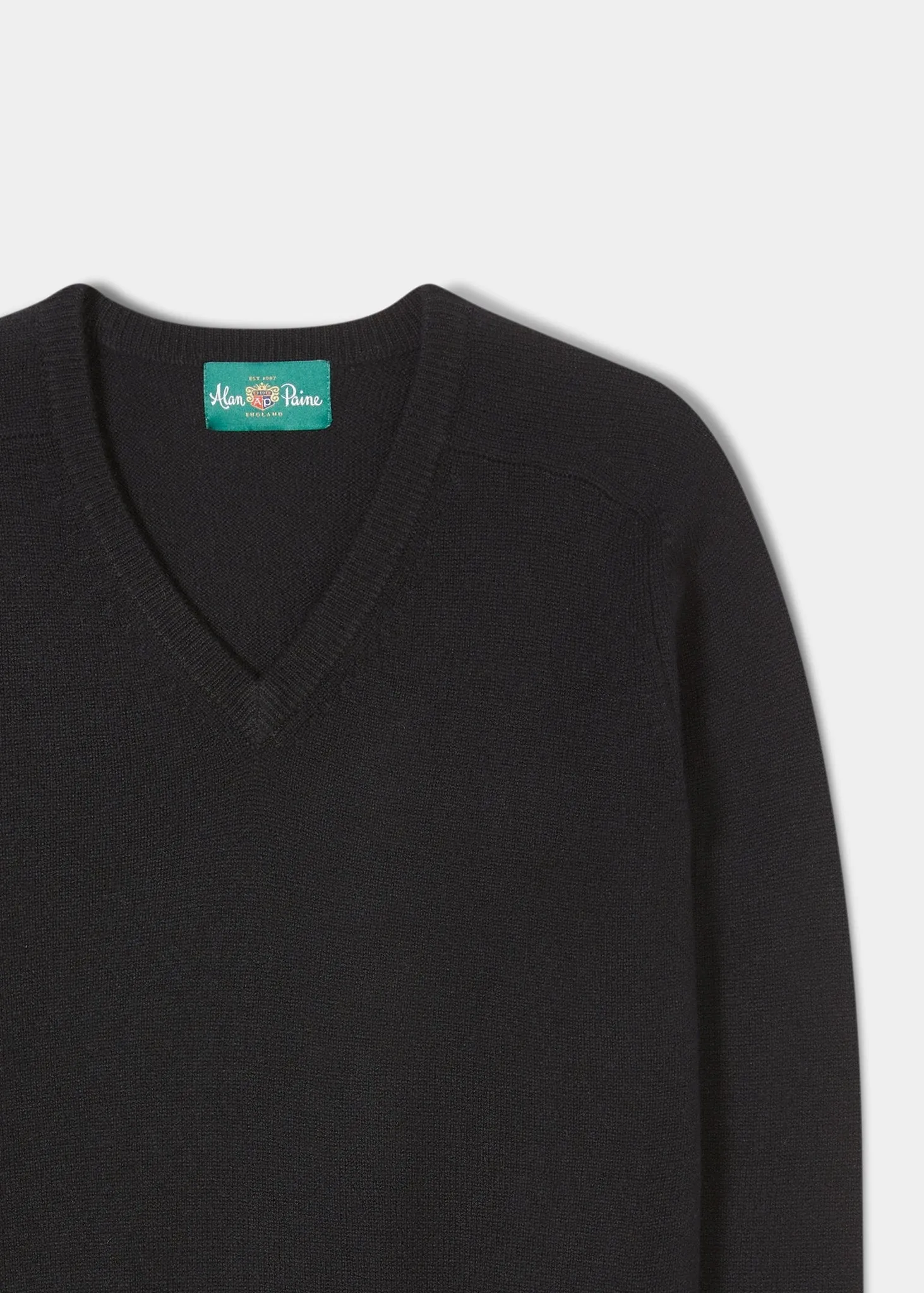 Kilsyth Lambswool Jumper in Black - Regular Fit