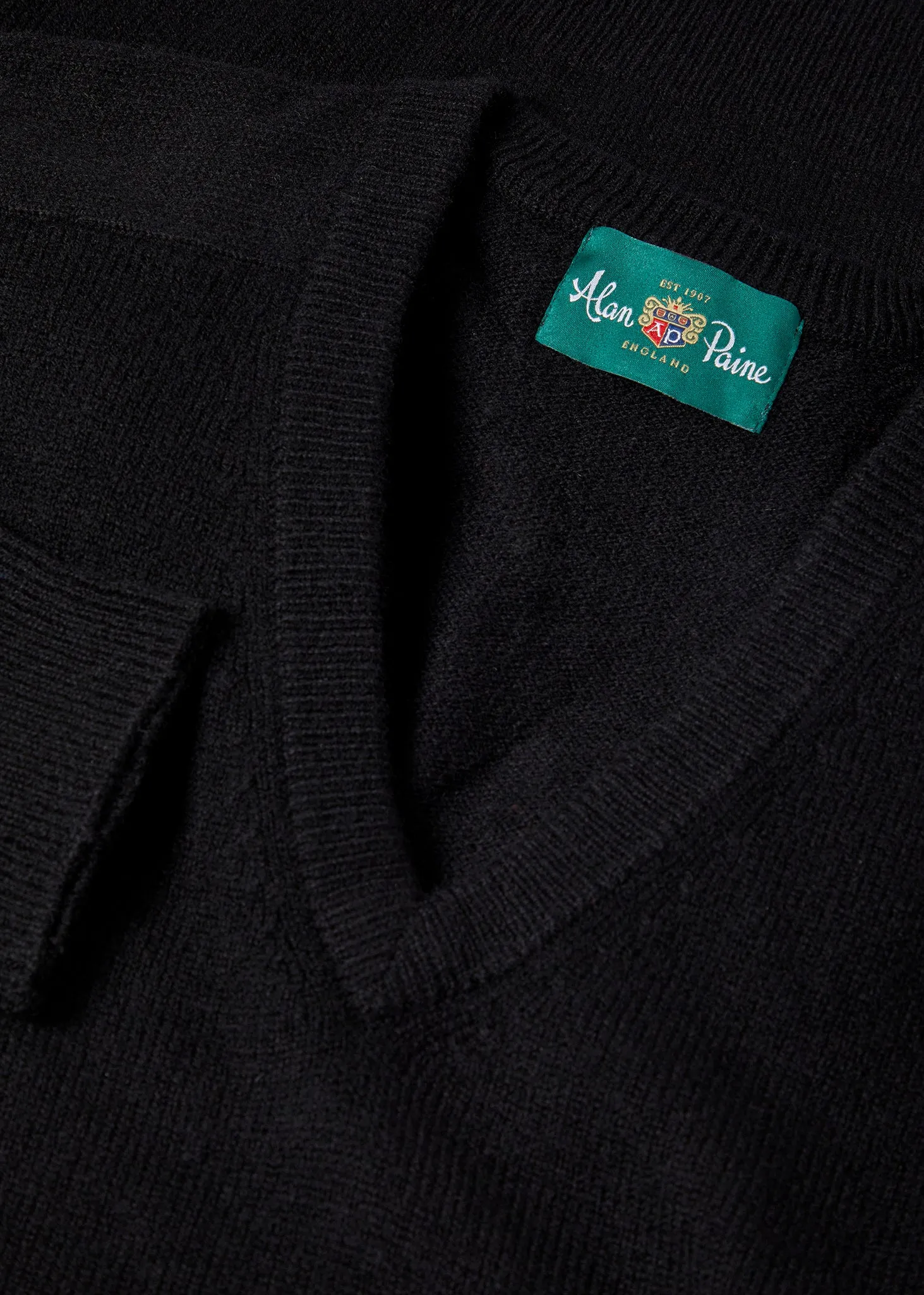 Kilsyth Men's Lambswool Jumper in Black - Regular Fit