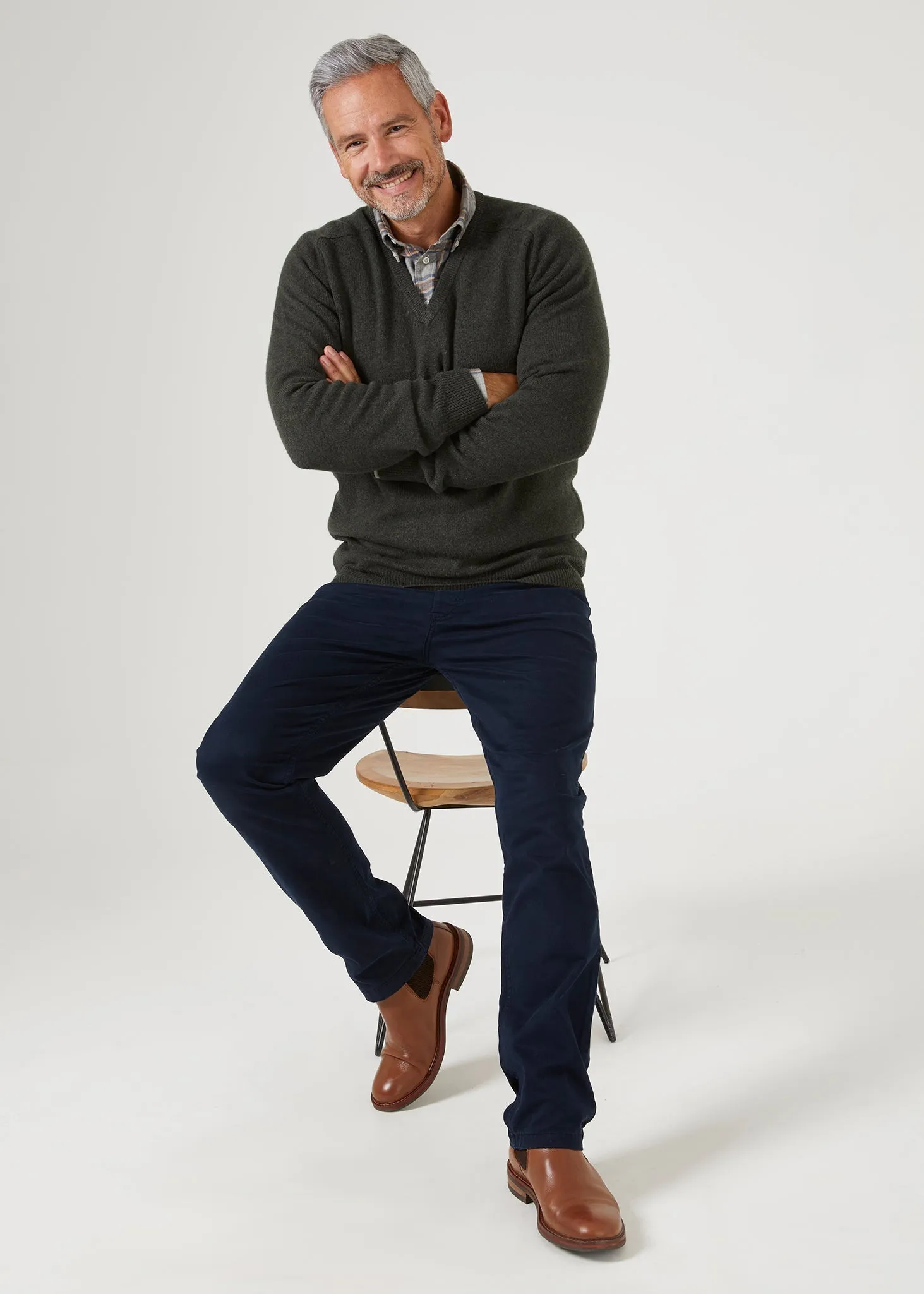 Kilsyth Men's Lambswool Jumper in Charcoal - Regular Fit