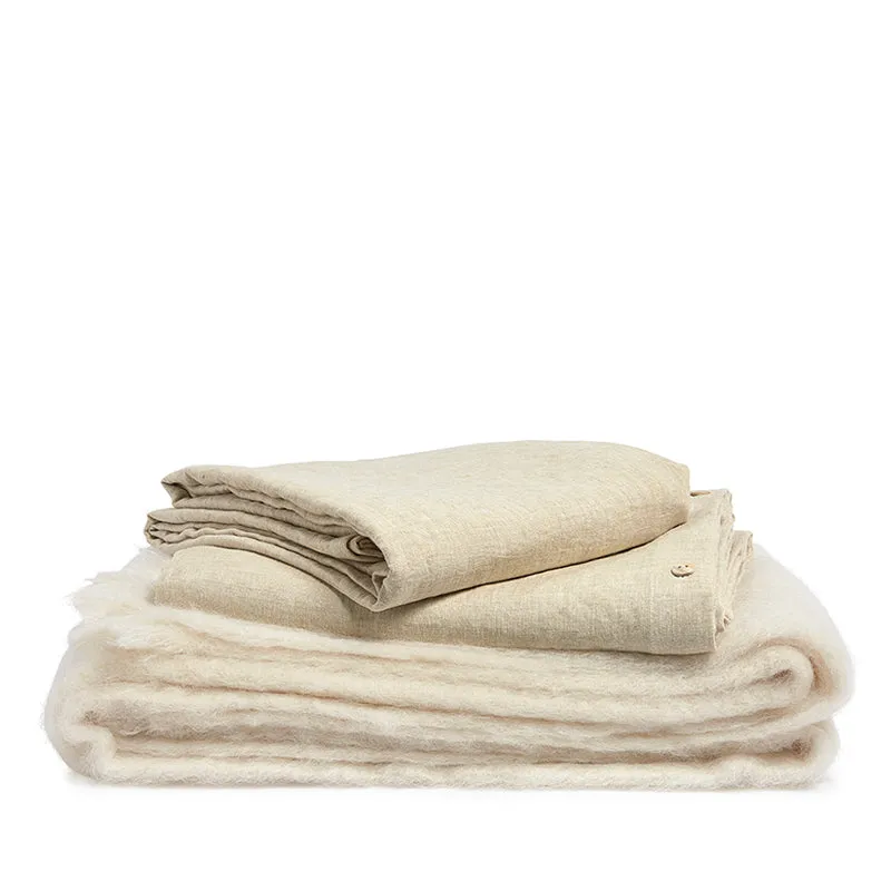 Mohair blanket chalk