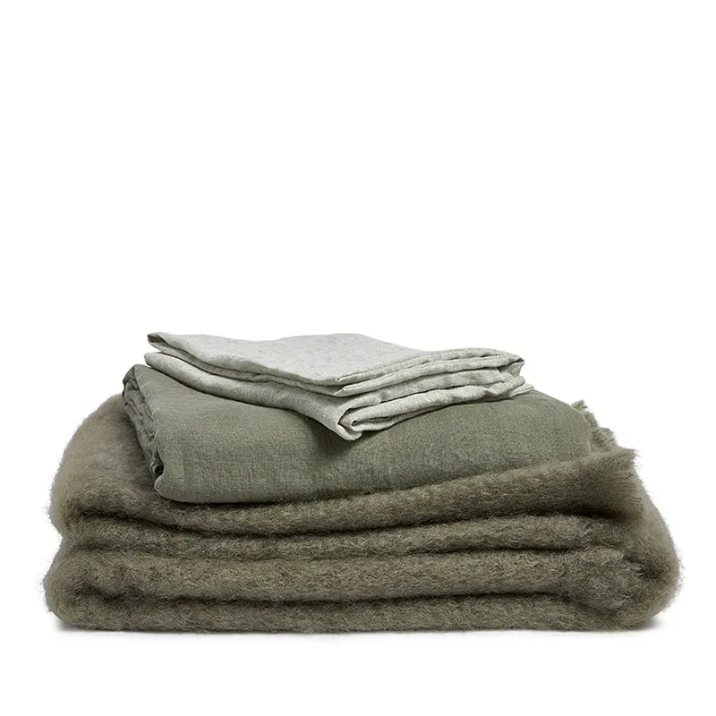 Mohair blanket olive