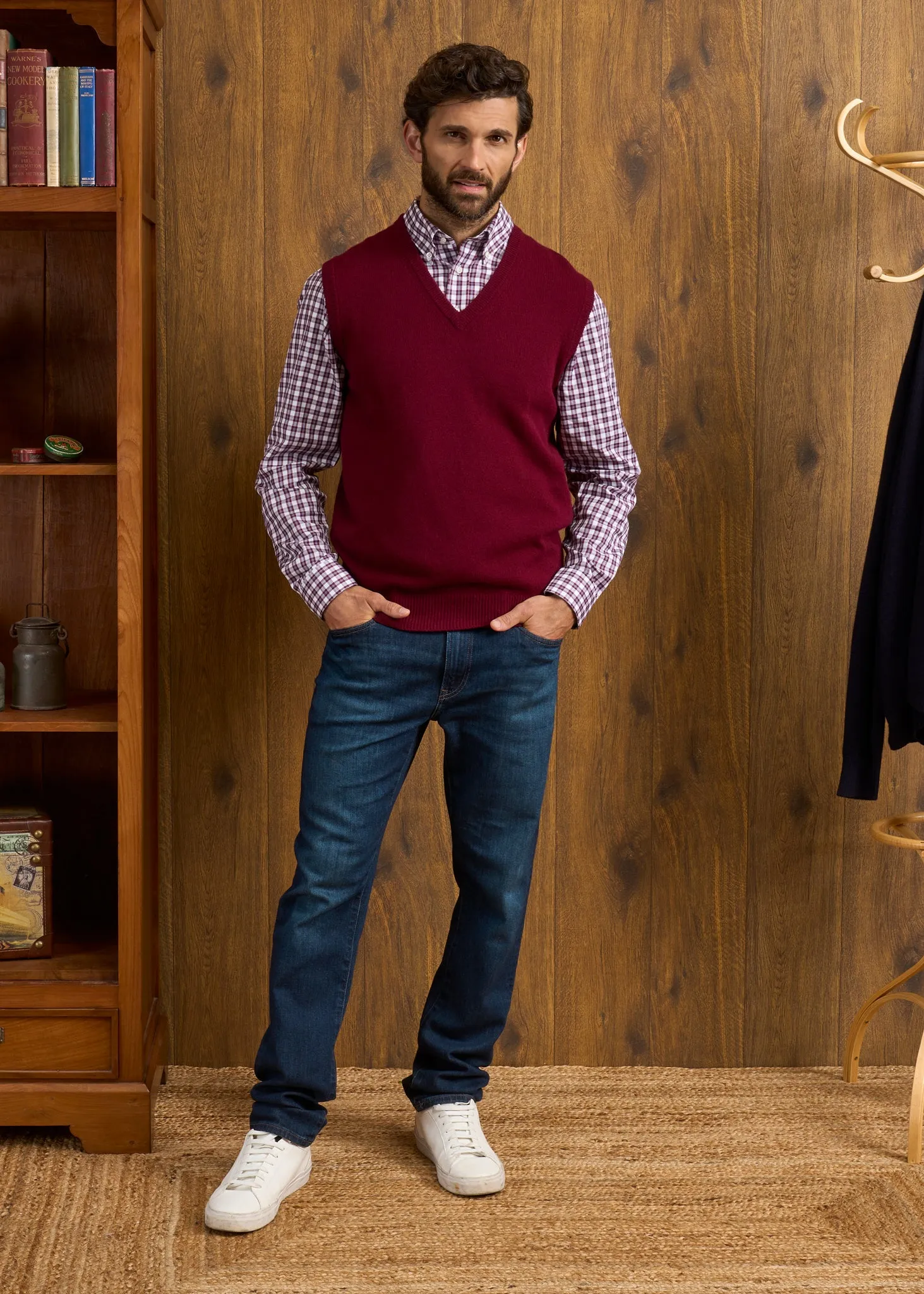 Norfolk Men's Lambswool Slipover in Bordeaux - Classic Fit