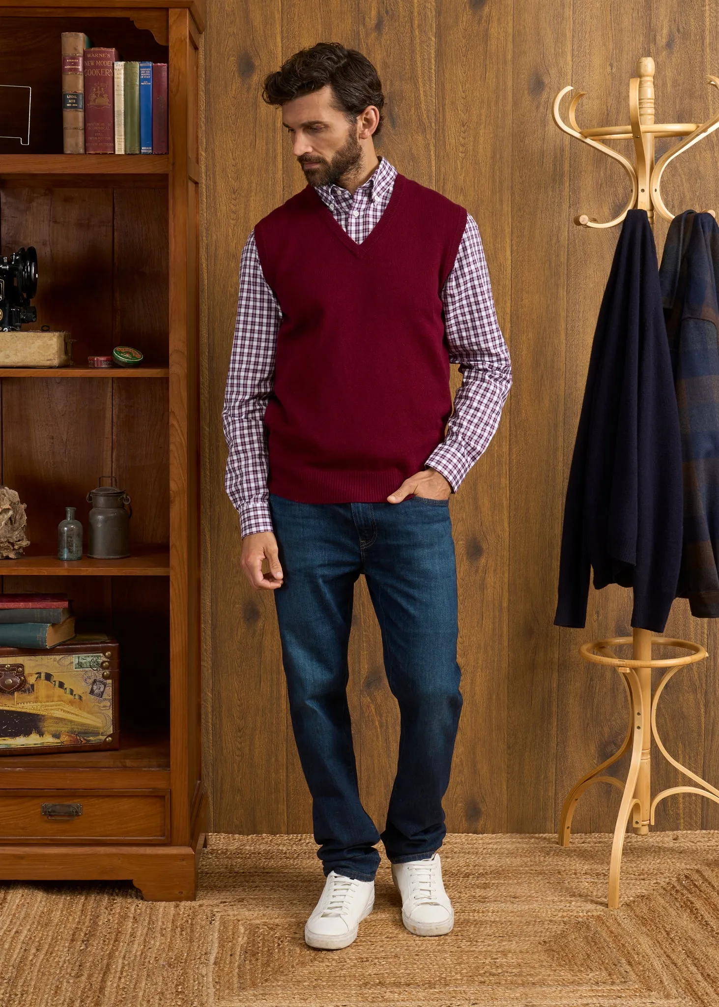 Norfolk Men's Lambswool Slipover in Bordeaux - Classic Fit