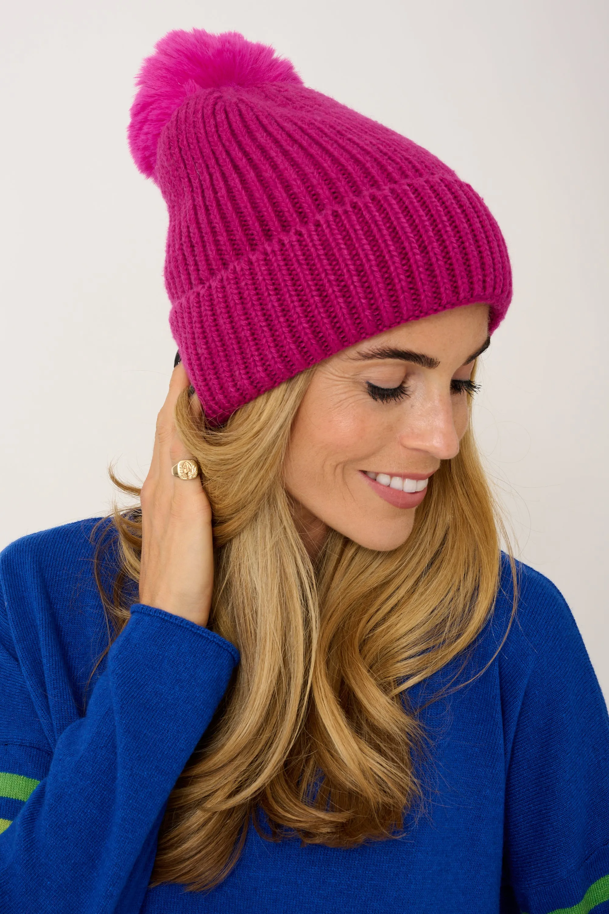 Super Soft Chunky Cashmere Mix Hat with Pom Pom in Fuchsia