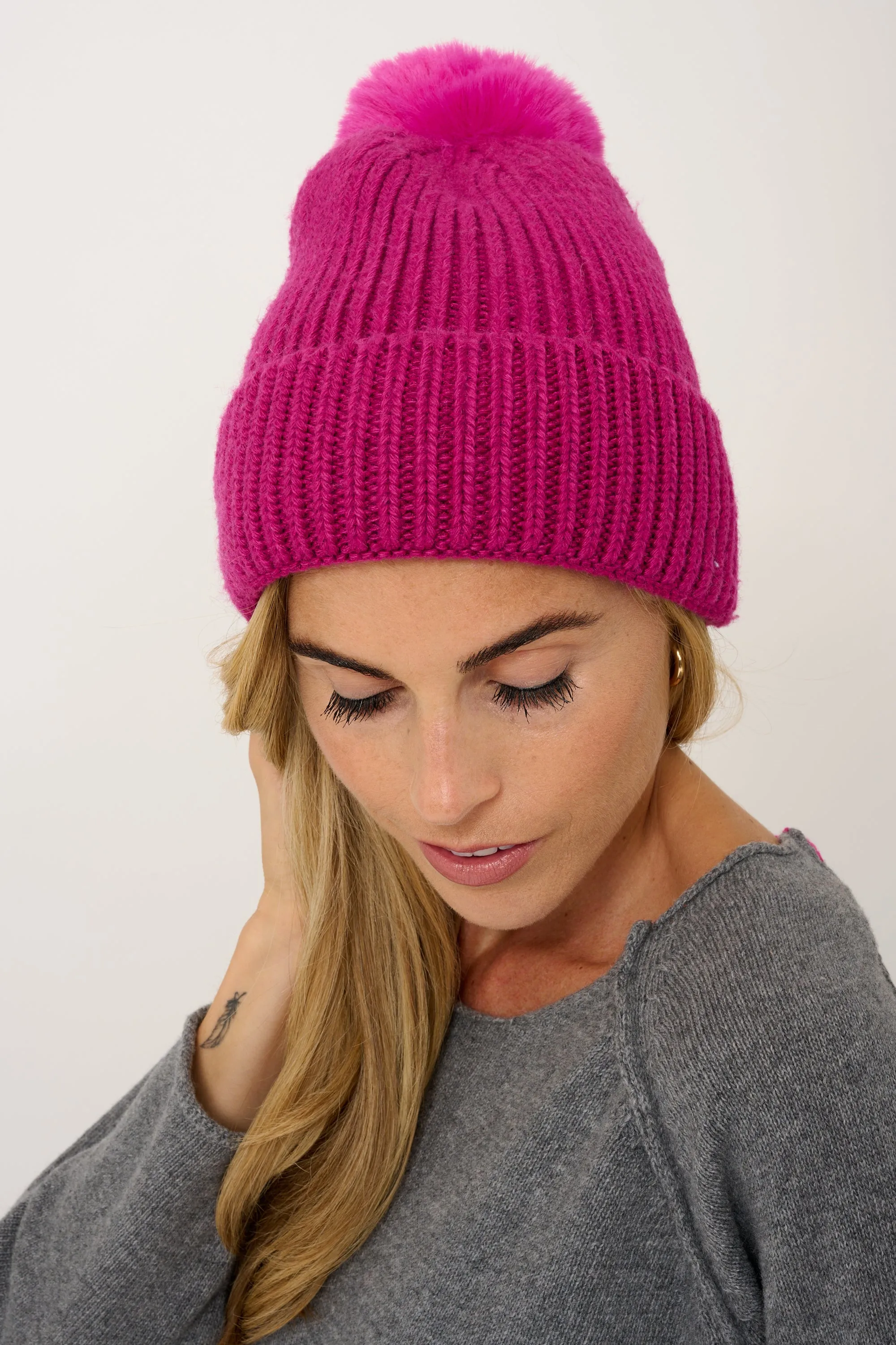 Super Soft Chunky Cashmere Mix Hat with Pom Pom in Fuchsia