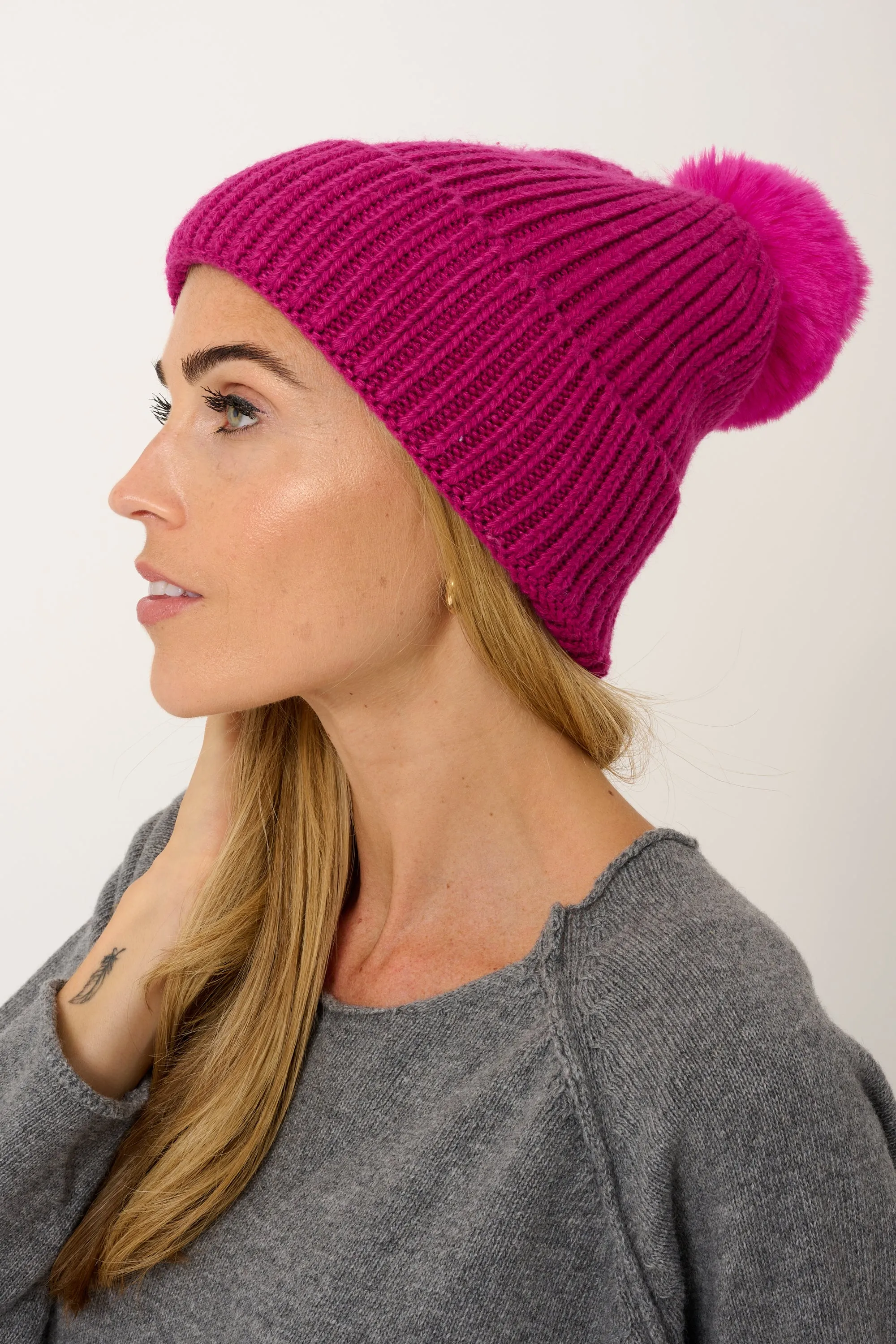 Super Soft Chunky Cashmere Mix Hat with Pom Pom in Fuchsia